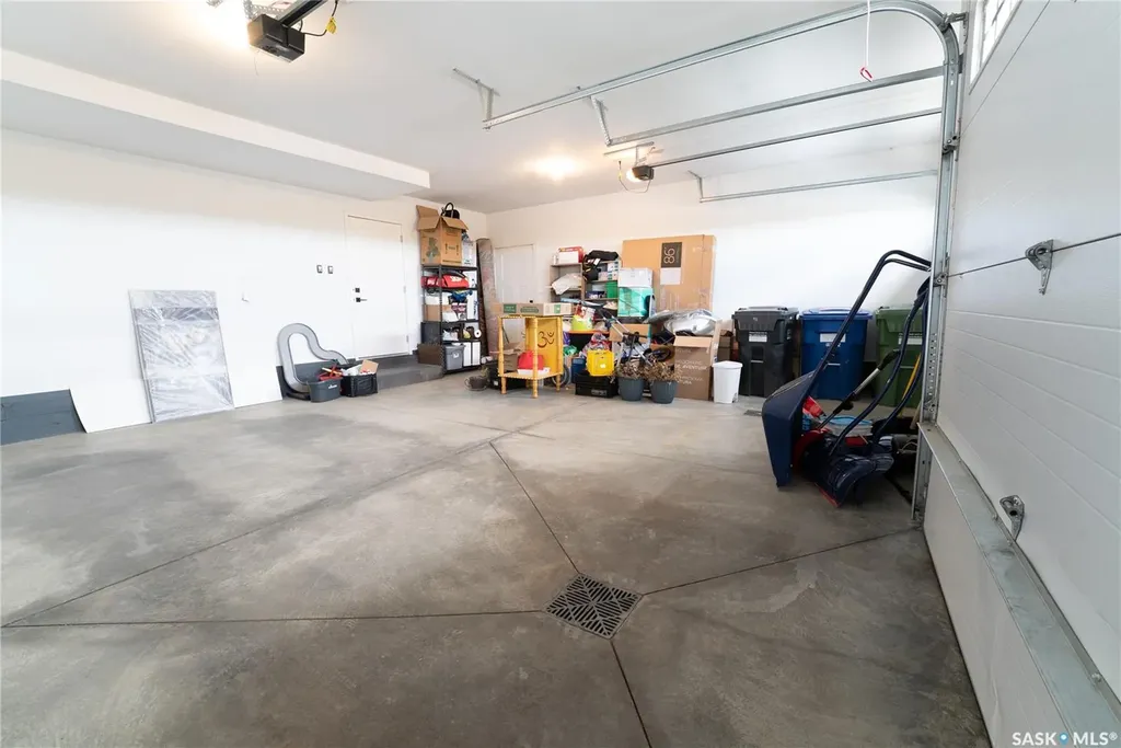 916 Feheregyhazi Boulevard Saskatoon SK S7W 1E1