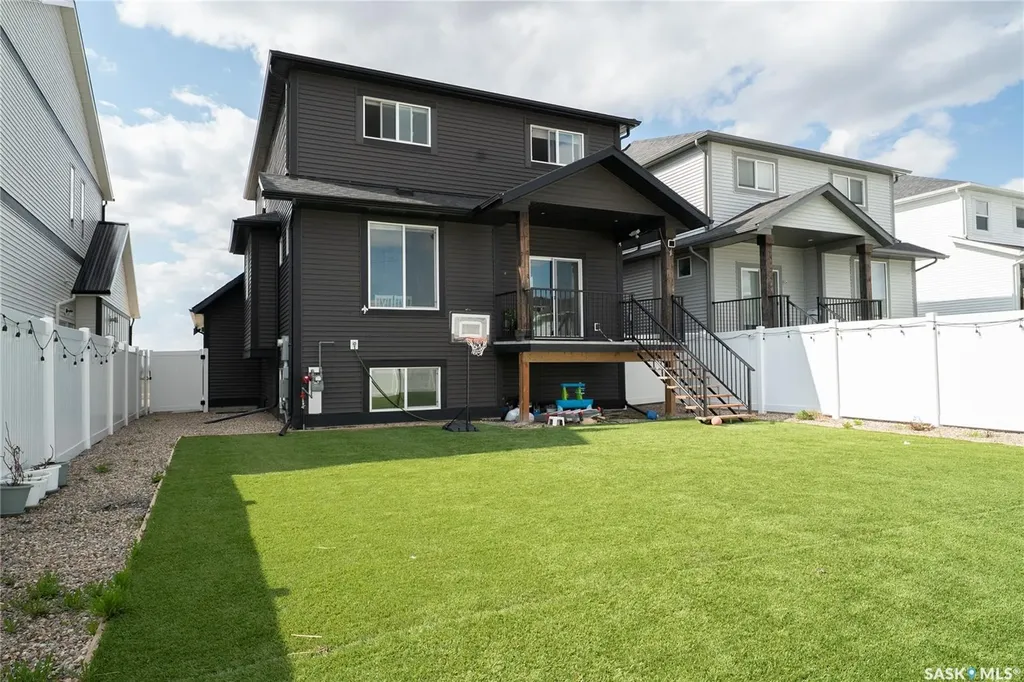 916 Feheregyhazi Boulevard Saskatoon SK S7W 1E1