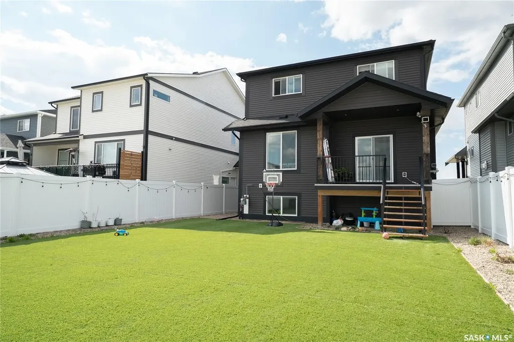916 Feheregyhazi Boulevard Saskatoon SK S7W 1E1
