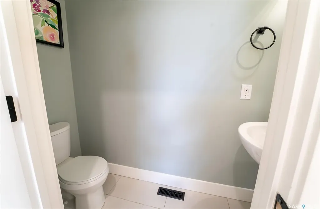 916 Feheregyhazi Boulevard Saskatoon SK S7W 1E1