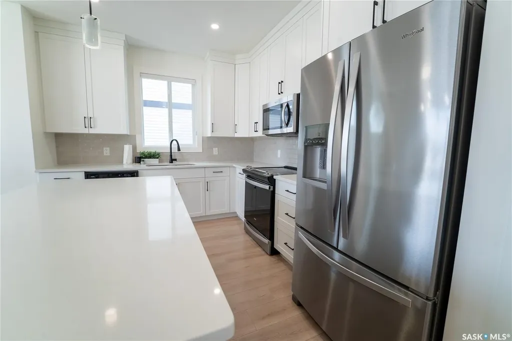 916 Feheregyhazi Boulevard Saskatoon SK S7W 1E1