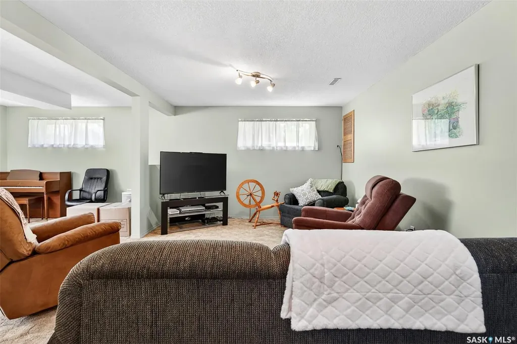 1381 Prince Crescent Moose Jaw SK S6H 6E6