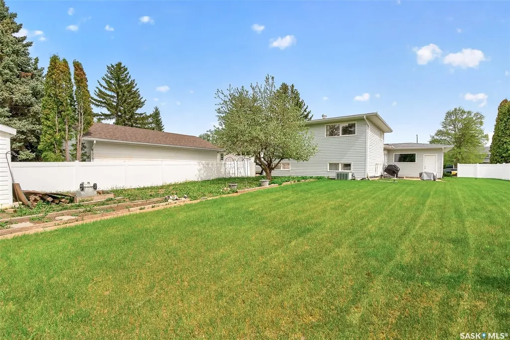 1381 Prince Crescent Moose Jaw SK S6H 6E6