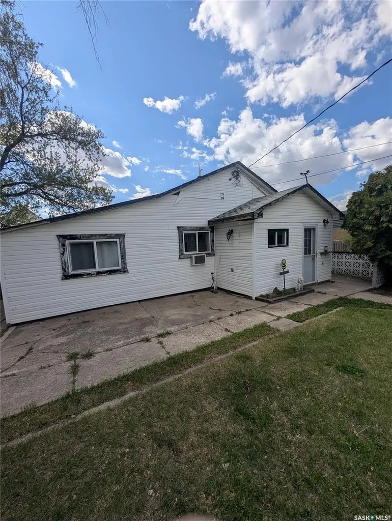 1105 9th Street Perdue SK S0K 3C0