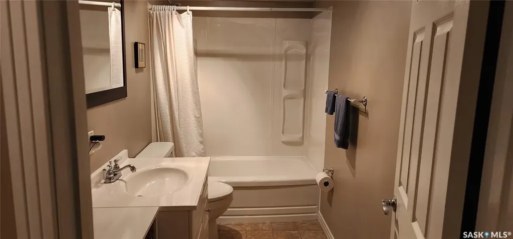 434 Ash Street E Saskatoon SK S7J 0K5