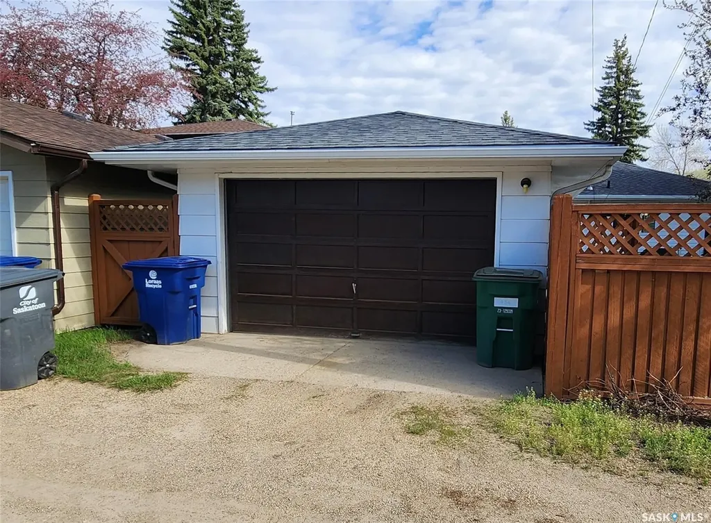 434 Ash Street E Saskatoon SK S7J 0K5