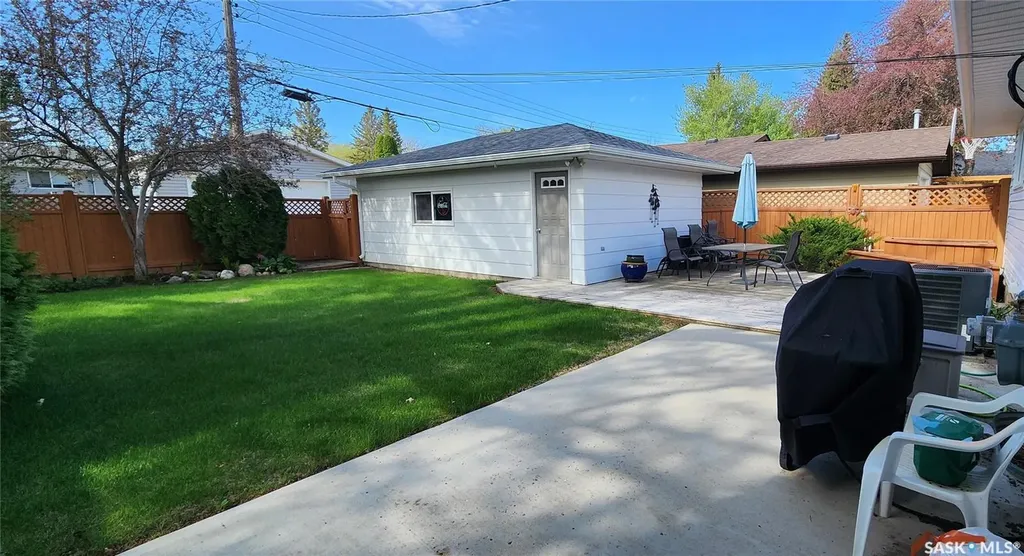 434 Ash Street E Saskatoon SK S7J 0K5