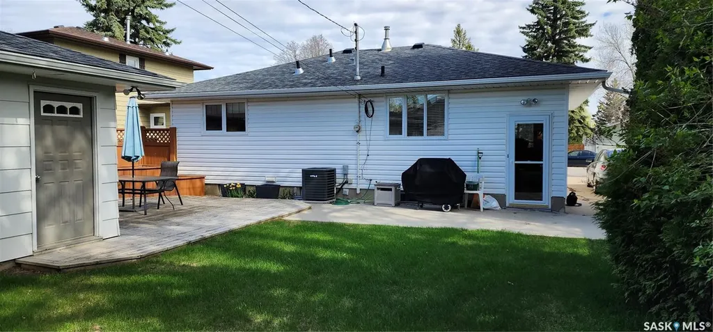 434 Ash Street E Saskatoon SK S7J 0K5