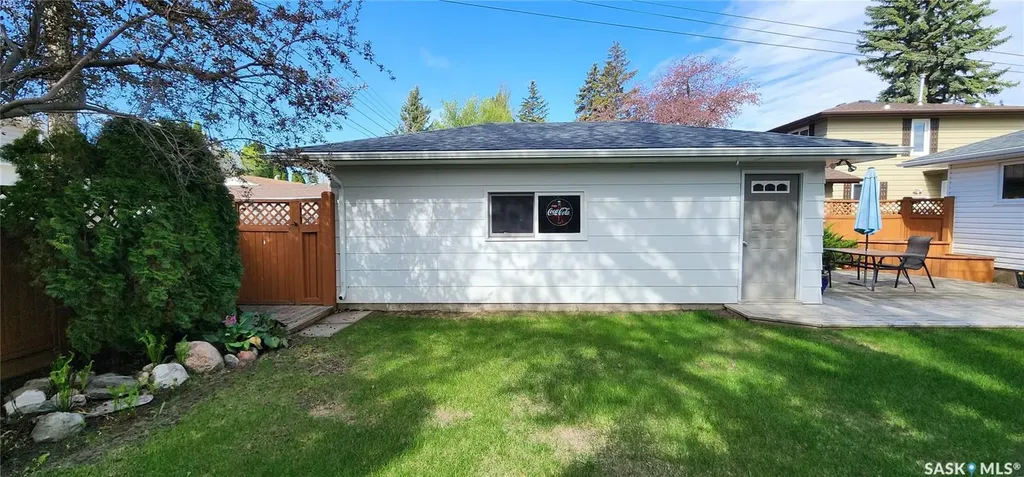 434 Ash Street E Saskatoon SK S7J 0K5