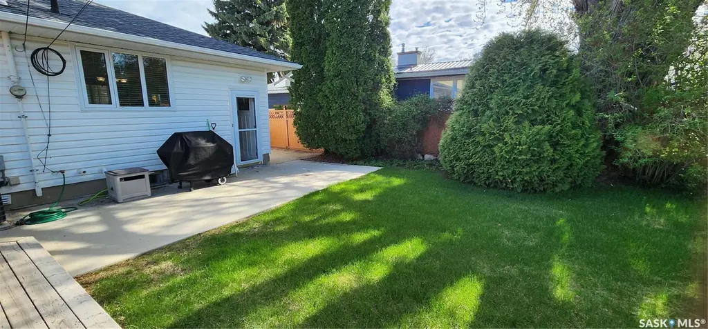 434 Ash Street E Saskatoon SK S7J 0K5