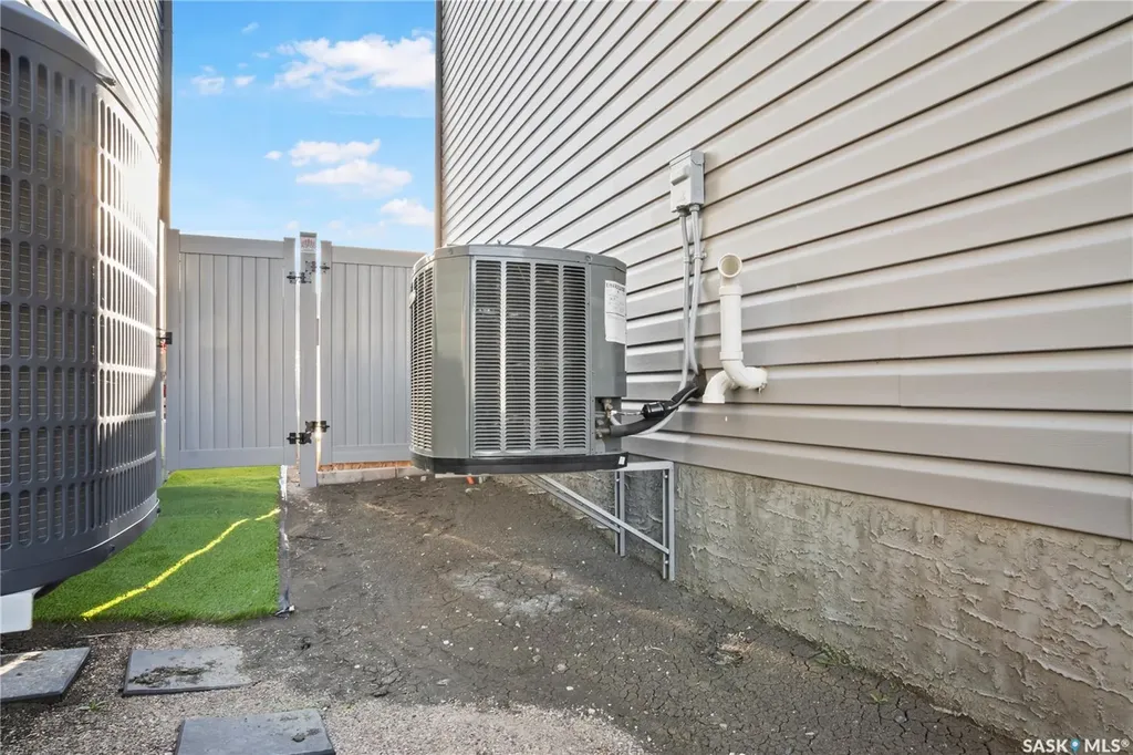 1772 West Market Street Regina SK S4Y 0G3
