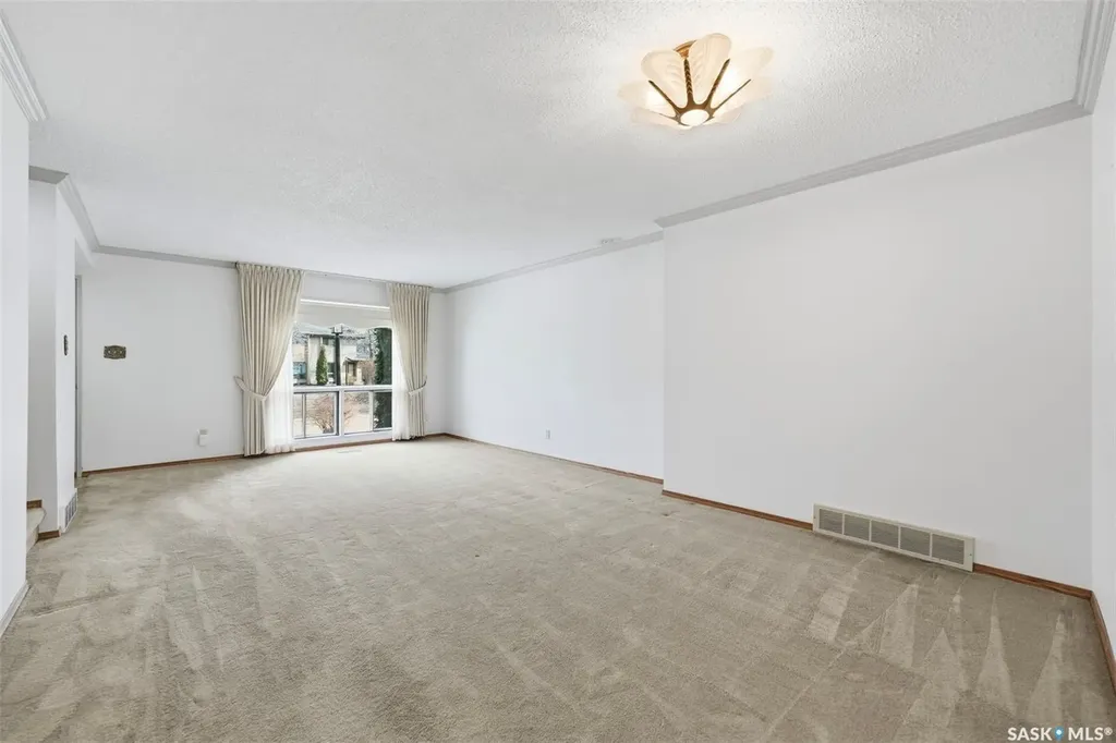 425 Pinehouse Drive Saskatoon SK S7K 5R2