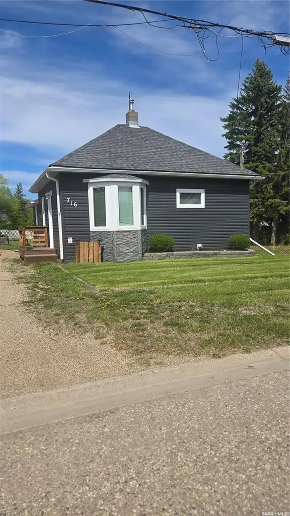 716 Walsh Avenue Oxbow SK S0C 2B0