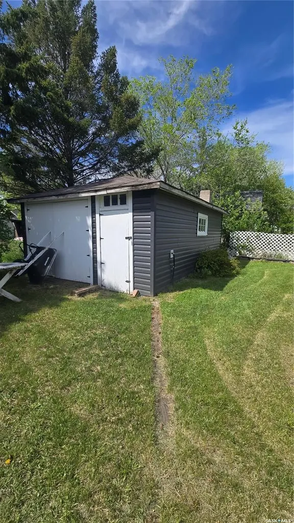 716 Walsh Avenue Oxbow SK S0C 2B0