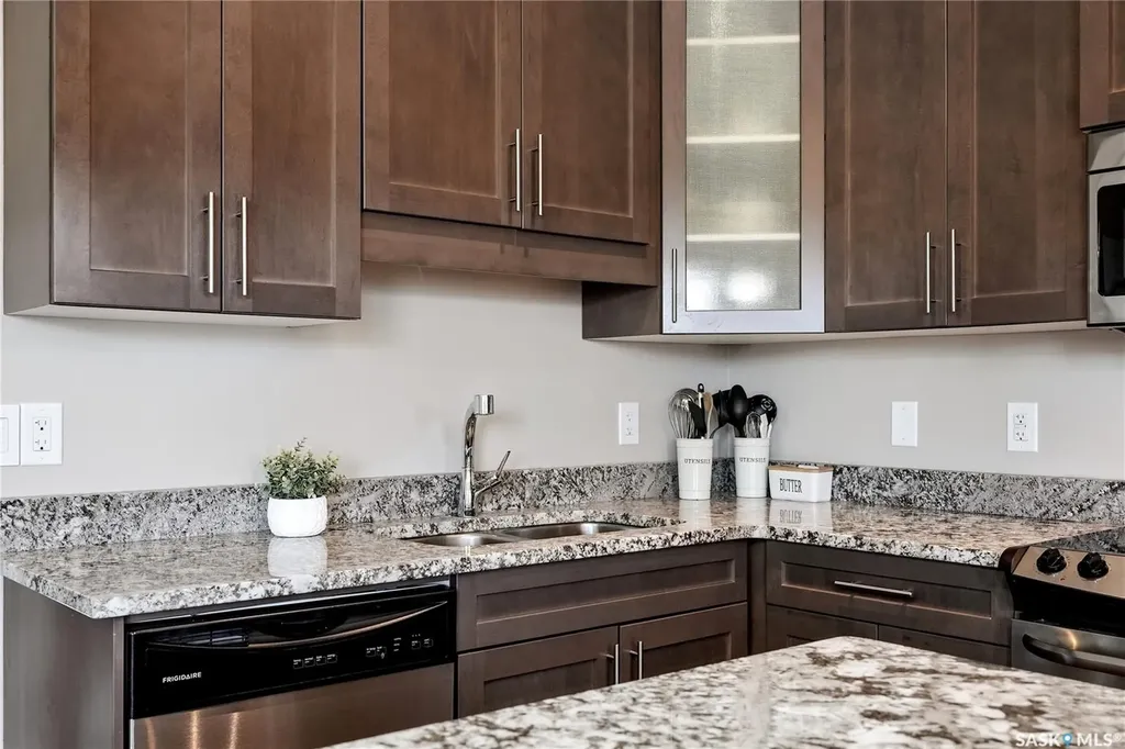 142 Rosewood Gate N Saskatoon SK S7V 0K9