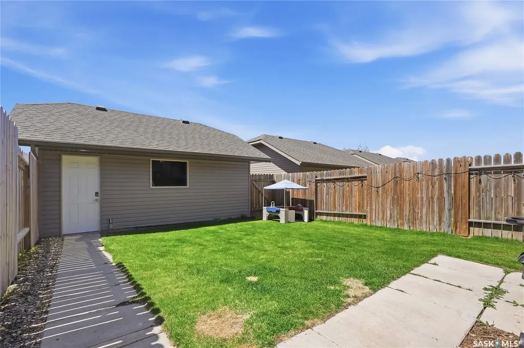 142 Rosewood Gate N Saskatoon SK S7V 0K9