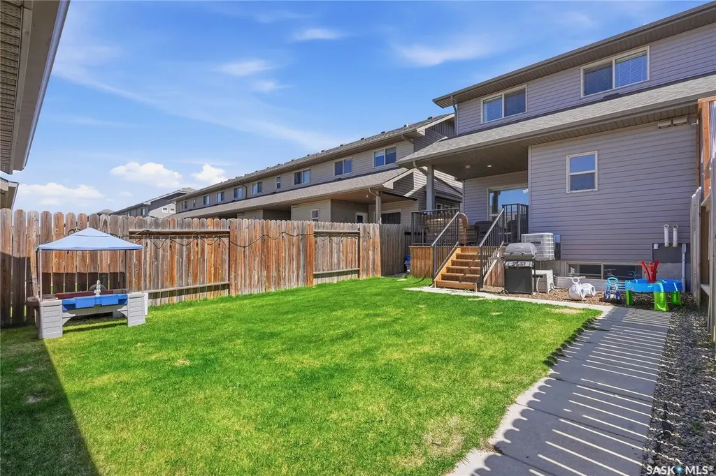 142 Rosewood Gate N Saskatoon SK S7V 0K9