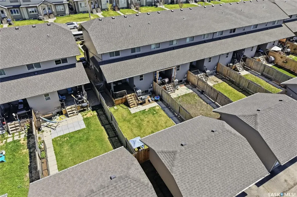 142 Rosewood Gate N Saskatoon SK S7V 0K9