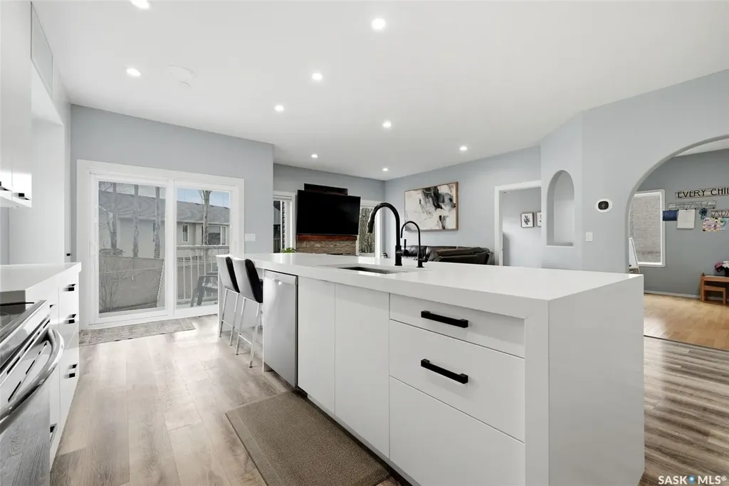 709 Aspen Crescent Pilot Butte SK S0G 3Z0