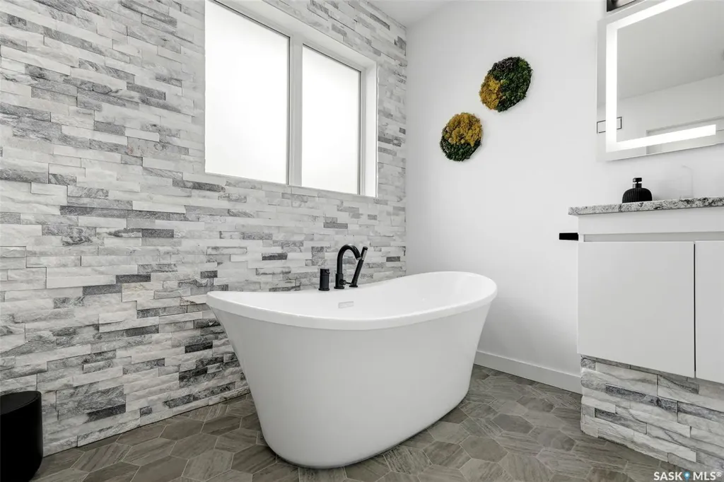 709 Aspen Crescent Pilot Butte SK S0G 3Z0