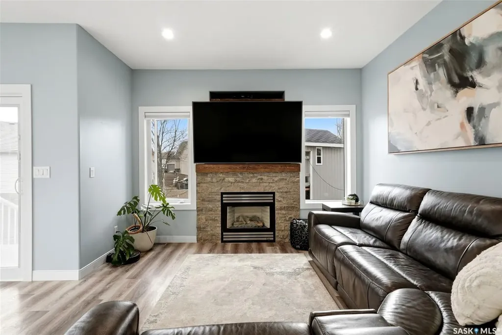 709 Aspen Crescent Pilot Butte SK S0G 3Z0