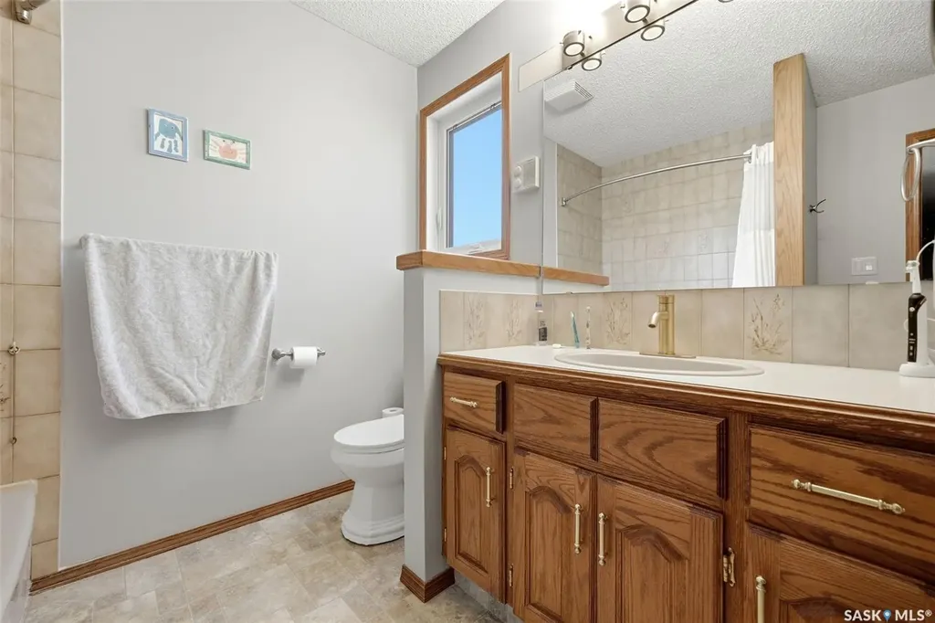 3731 Selinger Crescent Regina SK S4V 2G8
