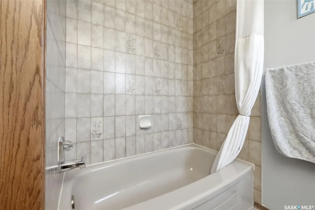 3731 Selinger Crescent Regina SK S4V 2G8