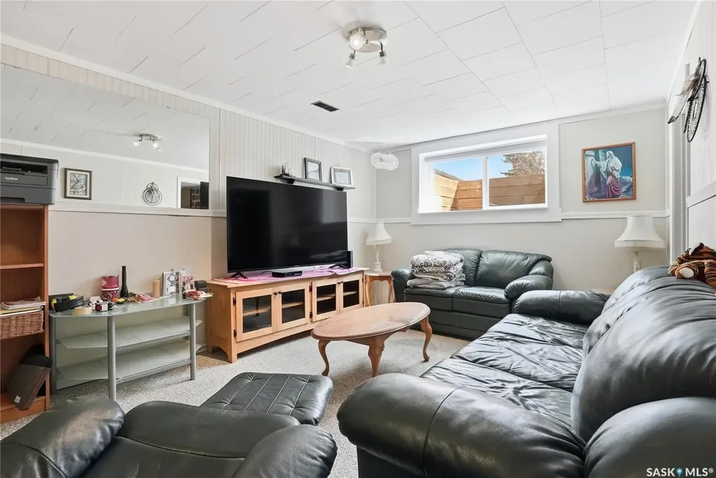 53 Rita Crescent Saskatoon SK S7N 2L4