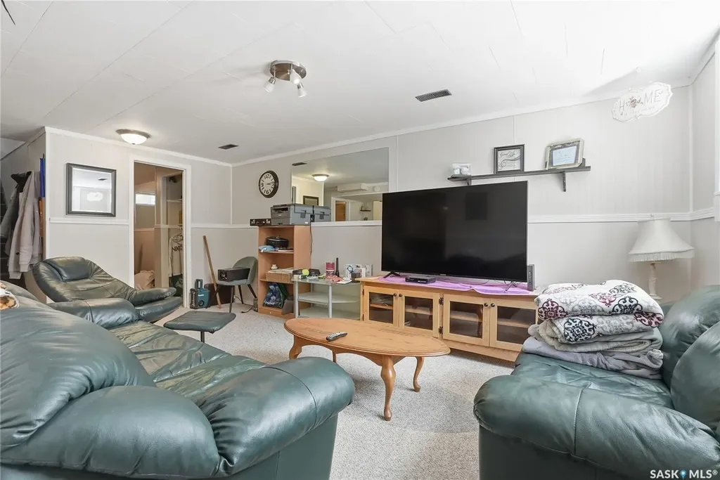 53 Rita Crescent Saskatoon SK S7N 2L4