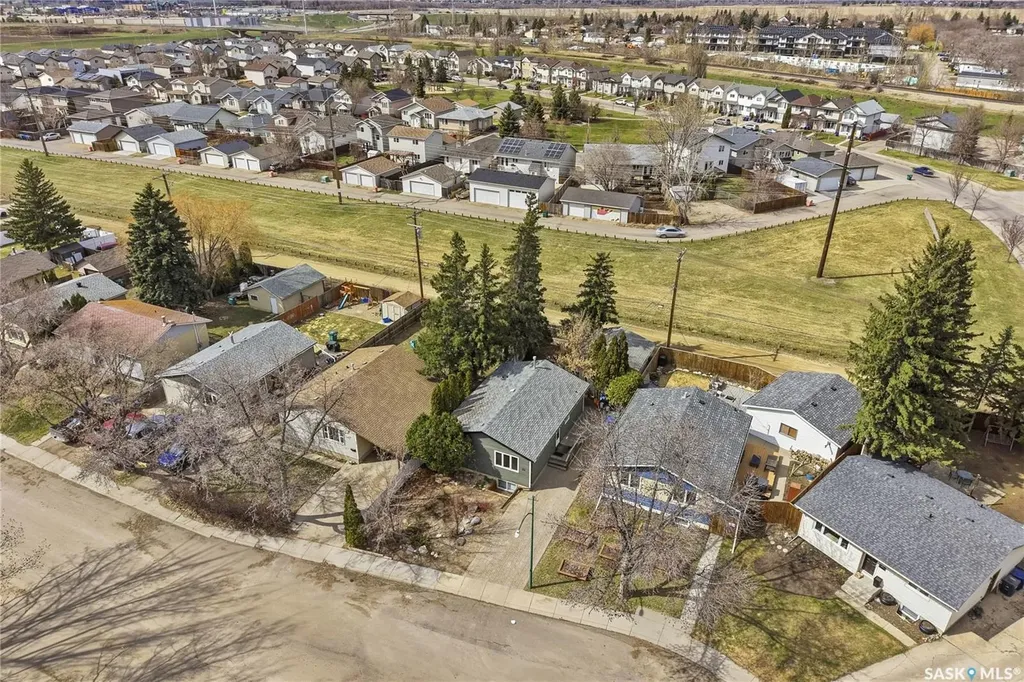 53 Rita Crescent Saskatoon SK S7N 2L4