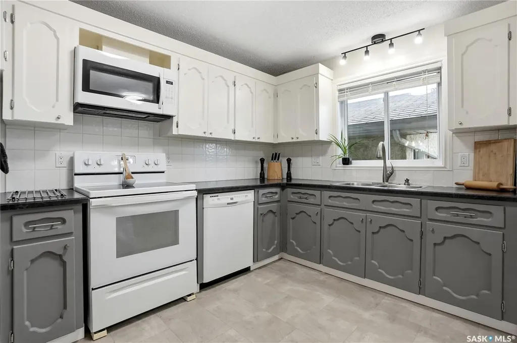 14 Edenwold Crescent Regina SK S4R 8A3