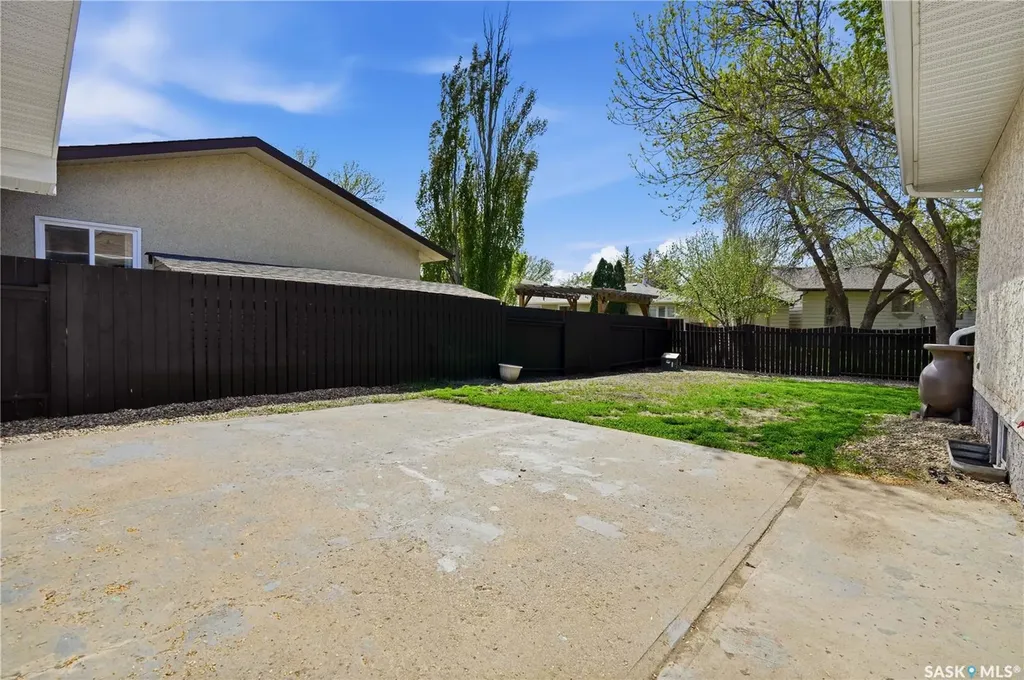 14 Edenwold Crescent Regina SK S4R 8A3