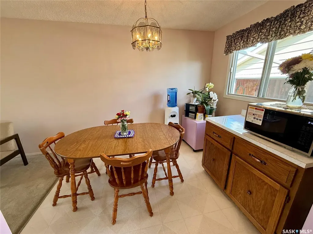 70 Hatton Crescent Regina SK S4N 5K6