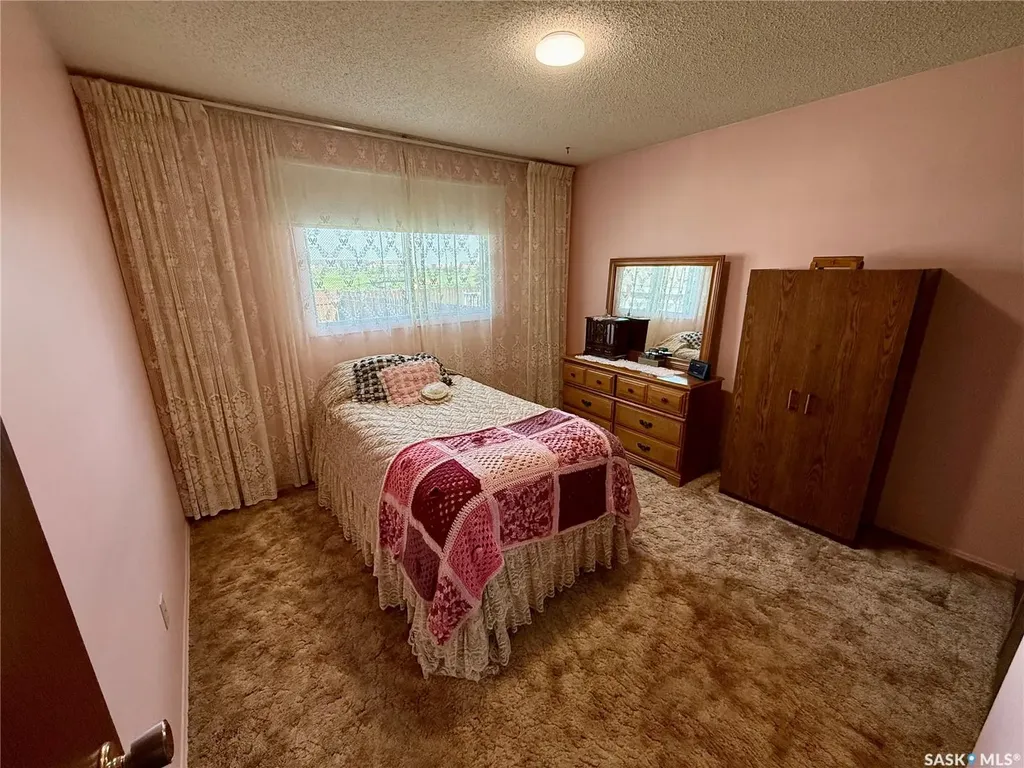 70 Hatton Crescent Regina SK S4N 5K6