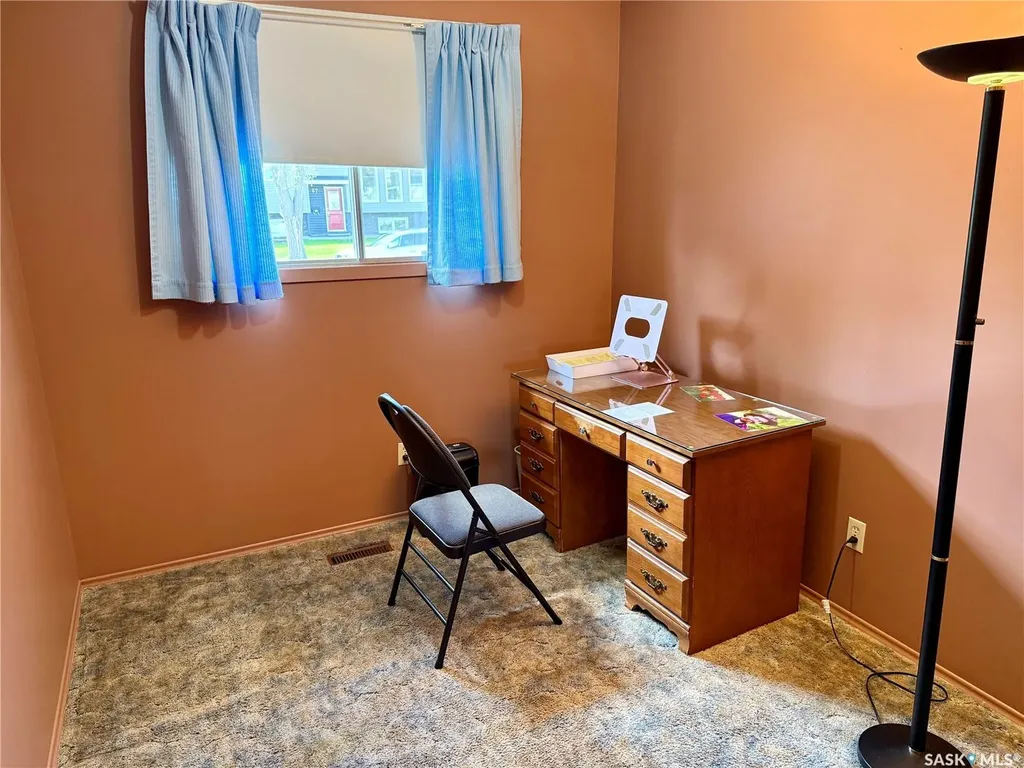 70 Hatton Crescent Regina SK S4N 5K6