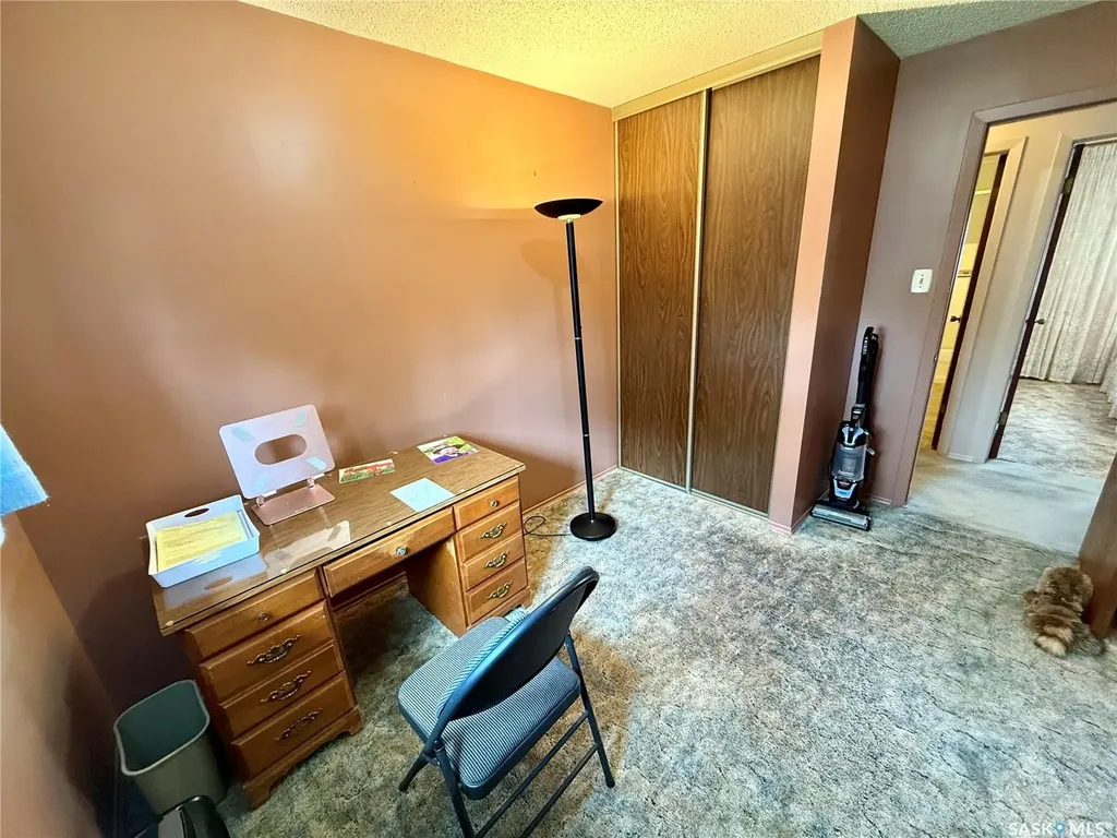 70 Hatton Crescent Regina SK S4N 5K6