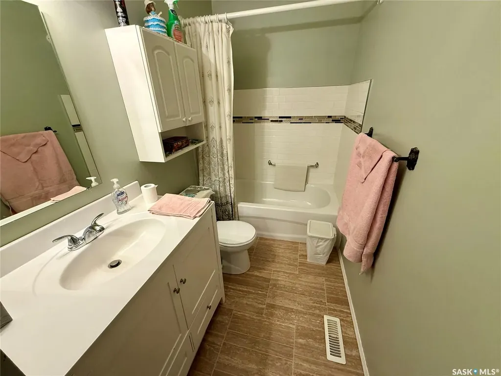 70 Hatton Crescent Regina SK S4N 5K6