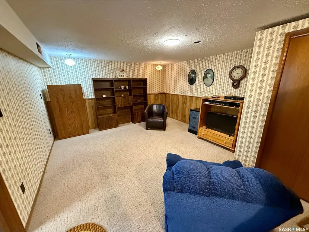 70 Hatton Crescent Regina SK S4N 5K6