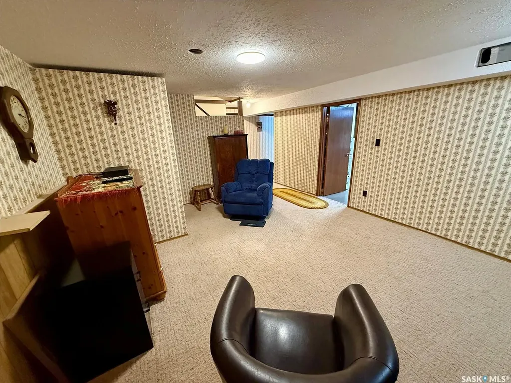 70 Hatton Crescent Regina SK S4N 5K6