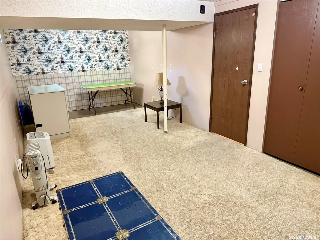 70 Hatton Crescent Regina SK S4N 5K6