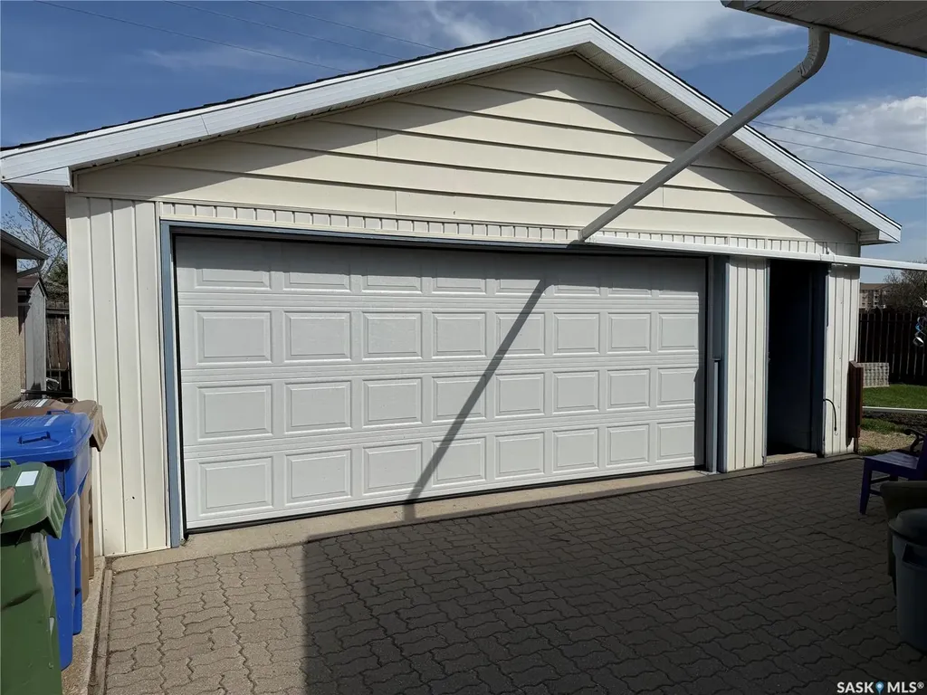 70 Hatton Crescent Regina SK S4N 5K6