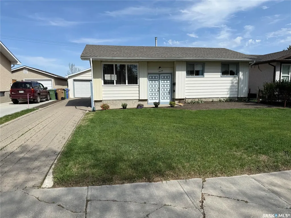 70 Hatton Crescent Regina SK S4N 5K6