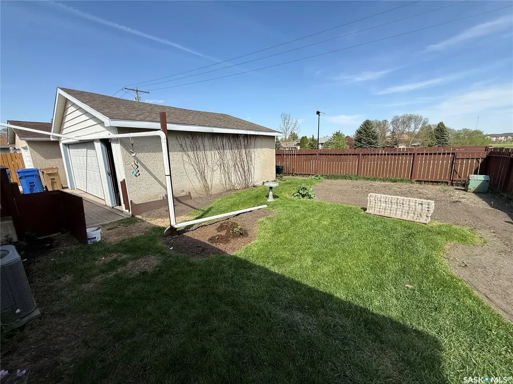 70 Hatton Crescent Regina SK S4N 5K6