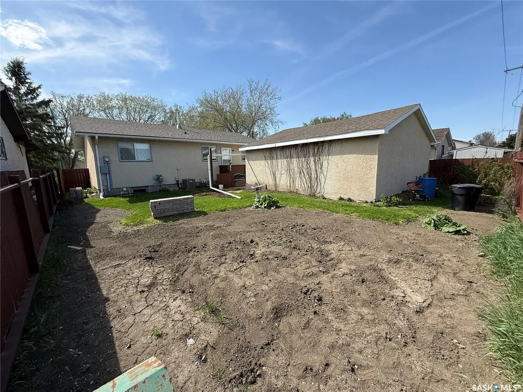 70 Hatton Crescent Regina SK S4N 5K6