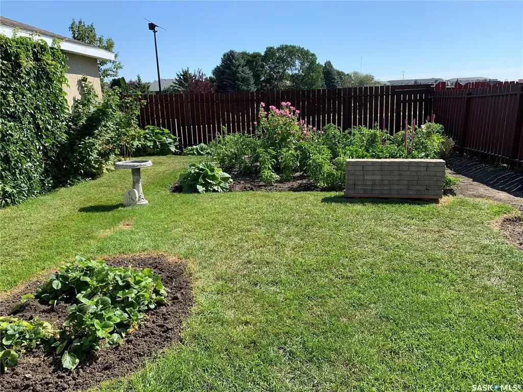 70 Hatton Crescent Regina SK S4N 5K6