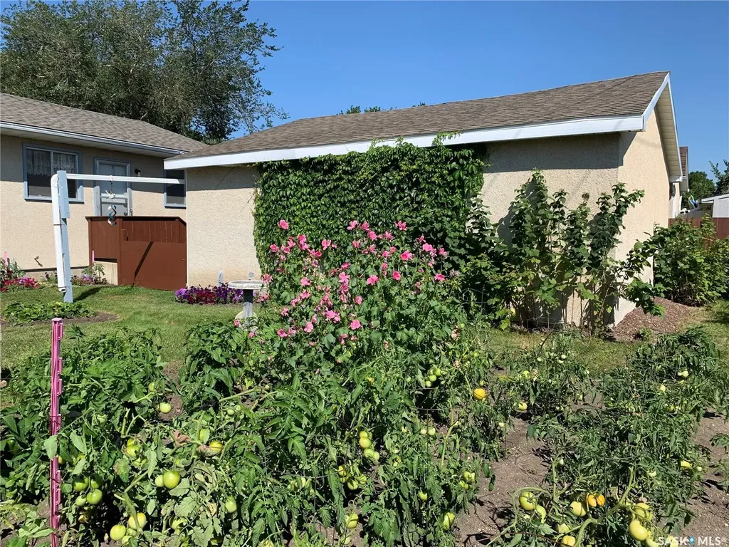 70 Hatton Crescent Regina SK S4N 5K6