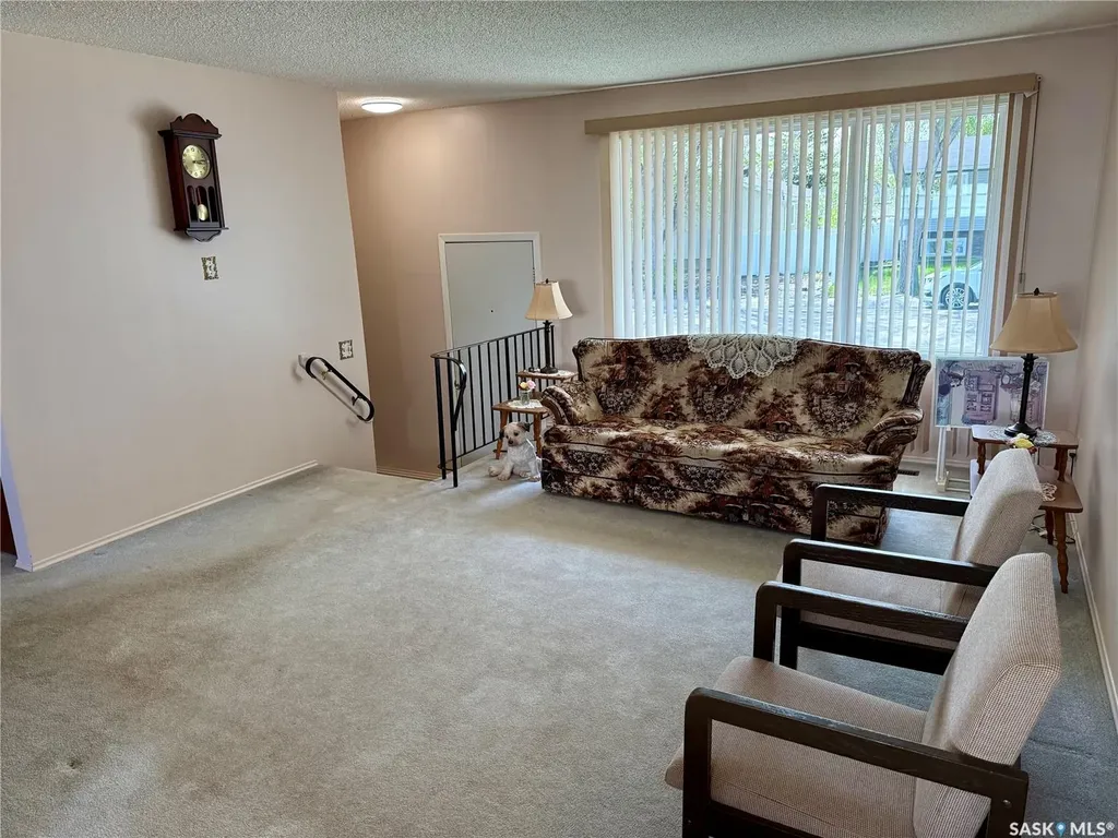 70 Hatton Crescent Regina SK S4N 5K6