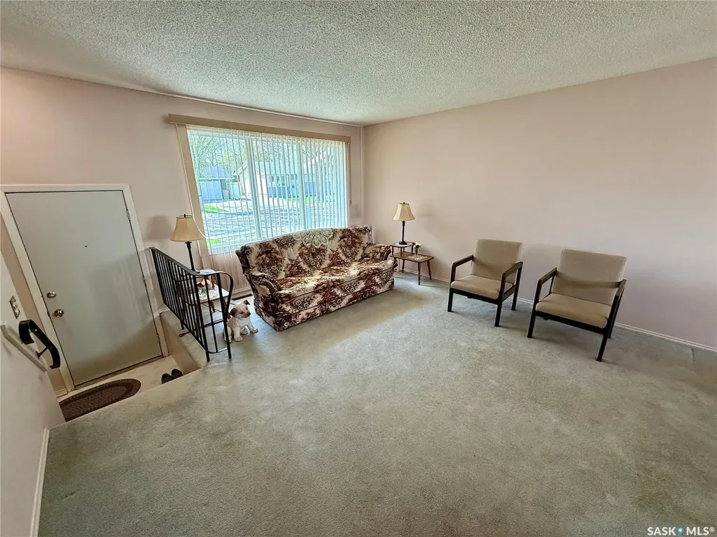 70 Hatton Crescent Regina SK S4N 5K6