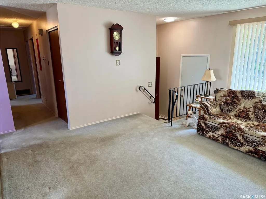 70 Hatton Crescent Regina SK S4N 5K6