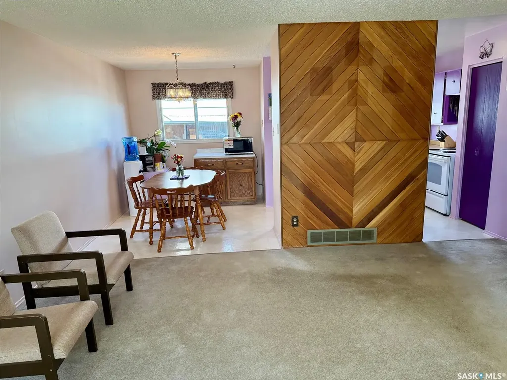 70 Hatton Crescent Regina SK S4N 5K6